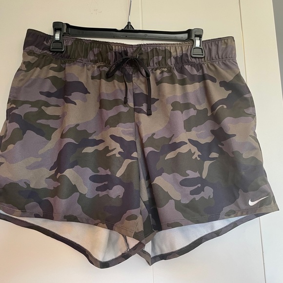 Nike Pro camo print running shorts with optional fold down waistband size L - Picture 2 of 5